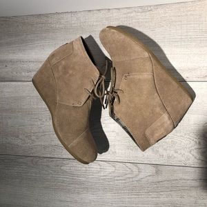 Toms Beige Suede Lace up Women’s Bootie Size w10